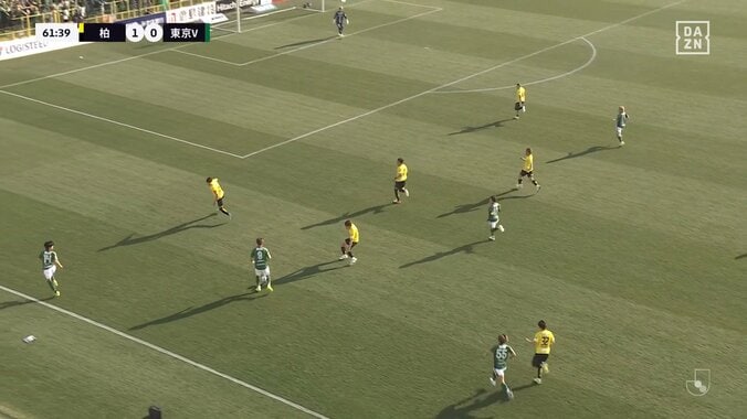 「ありえない」「自爆してんのになんで」当たってなくてもファウル？不可解判定にファン物議「あのレベルの接触で取られるとキツイな」 3枚目