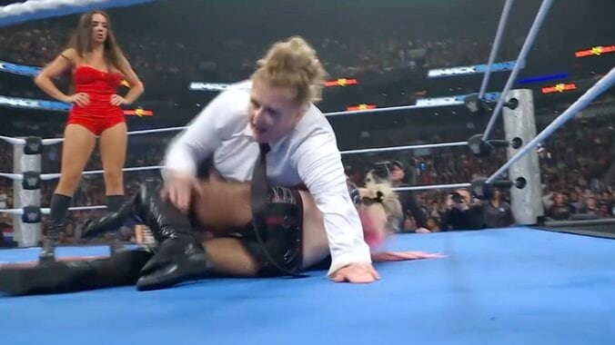 パイパーの“全体重プレス”で締め