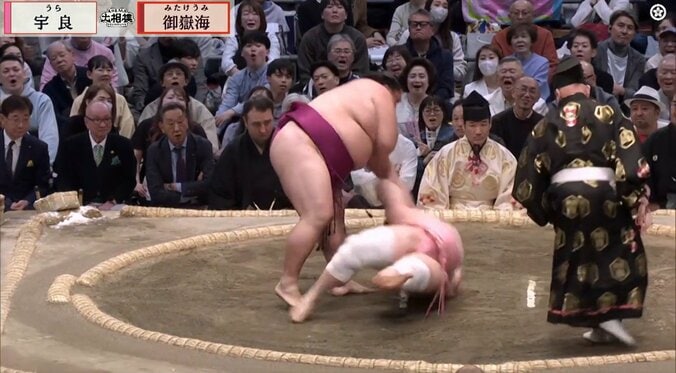 「何を見せられてるんだw」“粘りすぎた”宇良がものすごい体勢に 「怪我させないように気をつけた」御嶽海の優しさにファン注目 3枚目