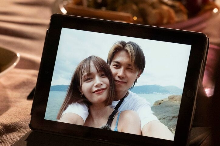 水着で象に乗ってイチャイチャ 美男美女のバックハグ2ショットに「距離感近っ！」と衝撃