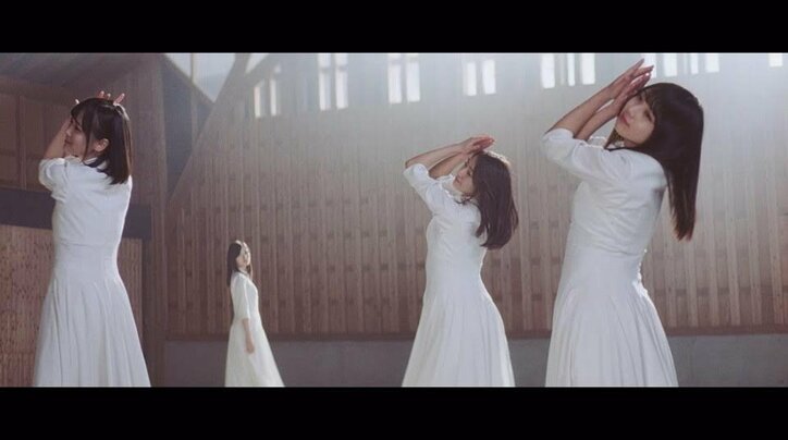 乃木坂46、新曲「シンクロニシティ」MVで魅せた裸足のダンス