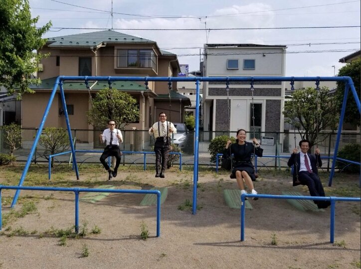 ブランコに乗る『特捜9』メンバーに「可愛い」「ほのぼの」の声