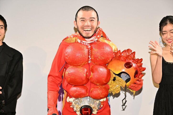 東出昌大、大はしゃぎ!メール文章の声マネをし親友・MOROHAアフロからツッコまれる