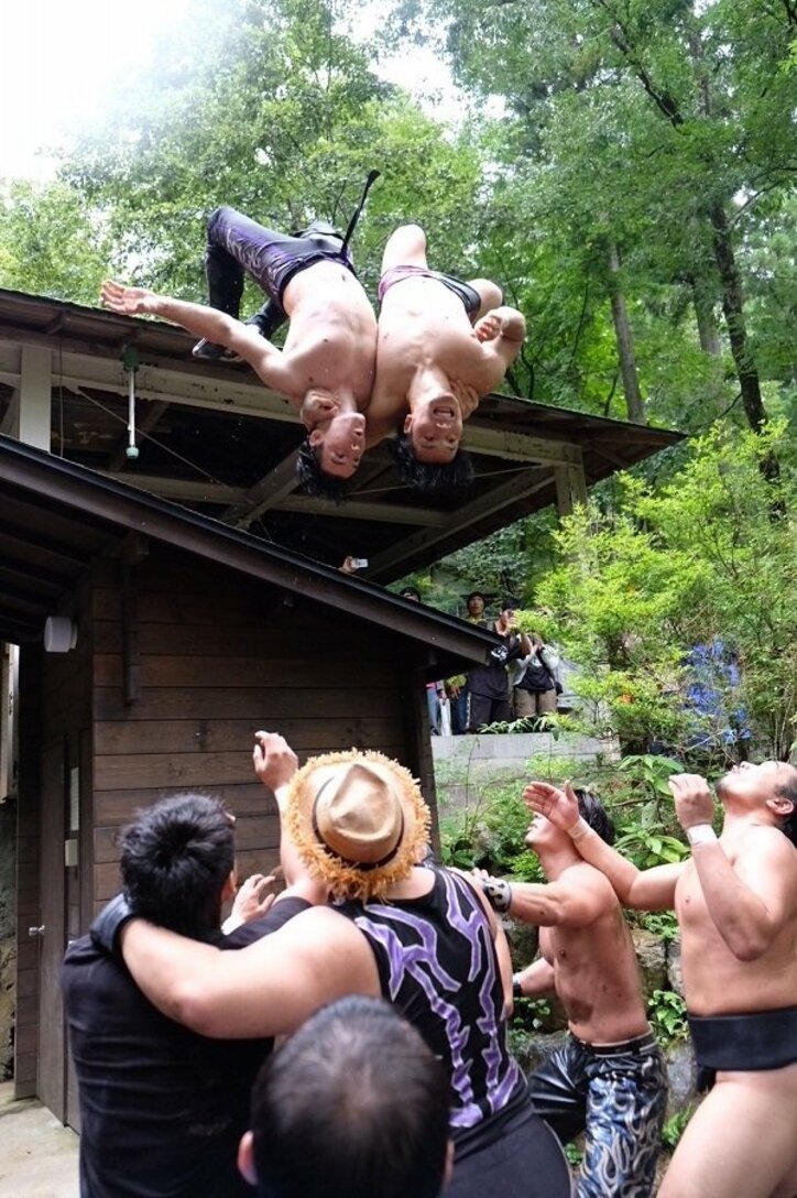 放送禁止レベルのヤバい奴らが集結!DDT名物キャンプ場プロレスで事件発生