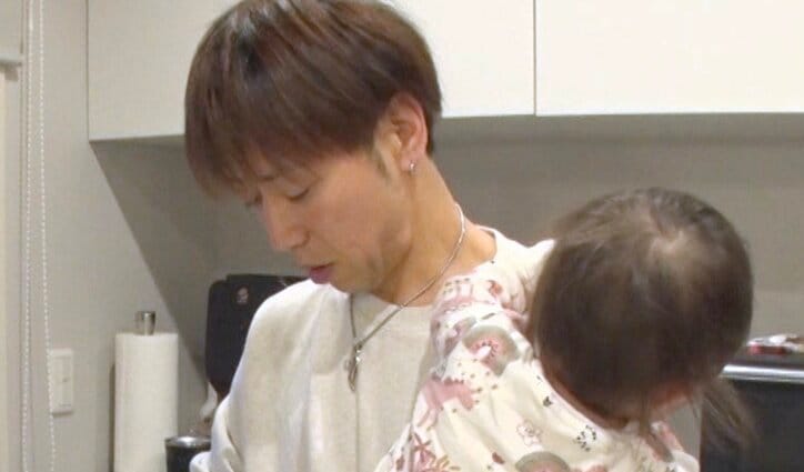 【写真・画像】弁当作りに着替え、保育園送迎も…5人の年子をワンオペで育てる53歳夫の姿に驚きの声「大変すぎる!」妻は26歳年下の美女 1枚目
