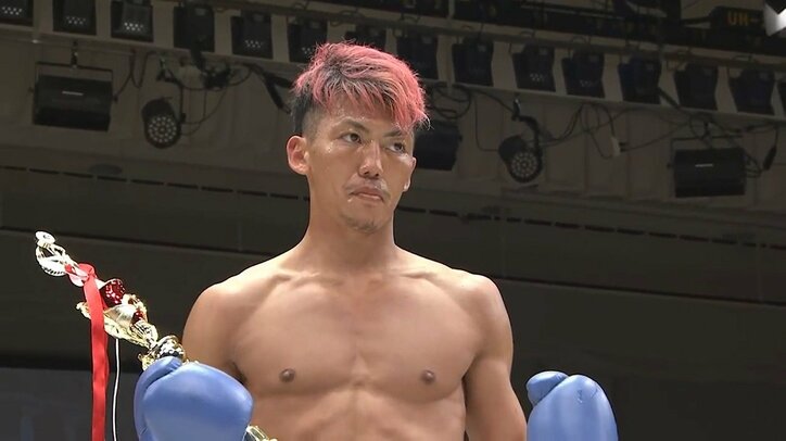 残り0秒、“劇的”KOに場内騒然! 「まるでブザー・ビート」驚きの声