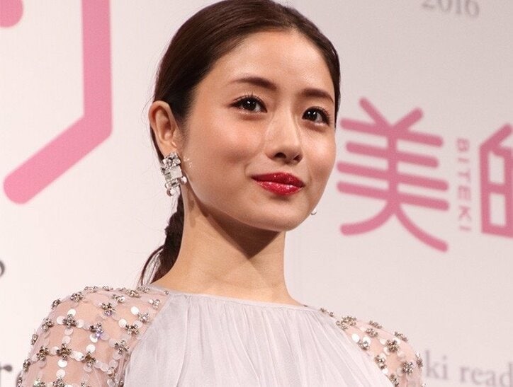 『高嶺の花』石原さとみ、“キャバ嬢”の姿にファン興奮「ドンペリ入れまくります」