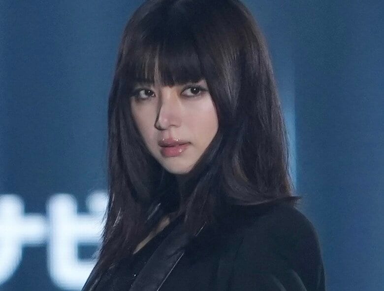 池田エライザ、『TGC』オープニングで圧倒的存在感！シースルースカートからのぞく“艶やか”美脚にファンため息「スタイルえぐ」