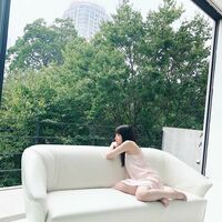 橋本環奈、美脚のぞかせた透明感あふれるオフショットをファン称賛「素敵な写真」
