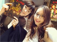 佐々木希、三谷幸喜演出の舞台を観賞　ファンはメガネ姿に注目