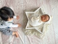 桃『生後2週間のニューボーンフォトの撮影の様子!』