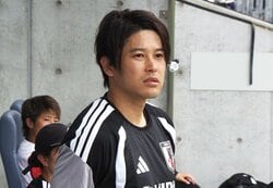 内田篤人コーチが「引いちゃってる」谷川萌々子の“弾丸ゴラッソ”になでしこベンチ唖然！「なんだそりゃって顔」ファン反応