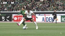 「やばいな！鉄じゃん」9年ぶり浦和復帰のオナイウ阿道、反則級の鬼キープにファン衝撃「止め方がわからん」