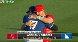 「エ軍オーナーは地獄に堕ちろ！」「トラウト兄貴も来年ドジャースかな？」大谷翔平とトラウトが“再会ハグ”→会話する瞬間　ネット上で様々な声 “何を話してたか？”推察も続出