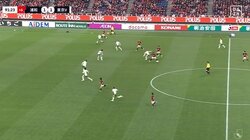 「しかし上手いな」37歳・興梠慎三が圧巻のキープ力を見せつけた瞬間　華麗なステップで相手をかわし攻撃の起点に「興梠入って蘇った」