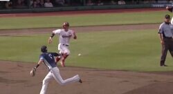 「センスがないとできない」 西武・源田の“確信歩き”ならぬ“確信トス”！超絶守備がスゴすぎると話題に “名手”辻発彦元監督も大絶賛