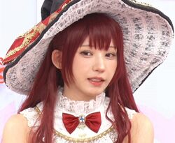 えなこ、過激な魔女コスプレに至近距離のオズワルド伊藤が動揺「かなり、緊張しますね…」