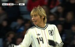 「振りが速すぎる」伊東純也の“神速ツータッチ弾”にファン驚愕！「本当に美しすぎる」6人連携でスコットランド守備を破壊