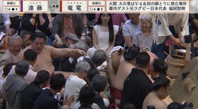 投げを打った遠藤が転落