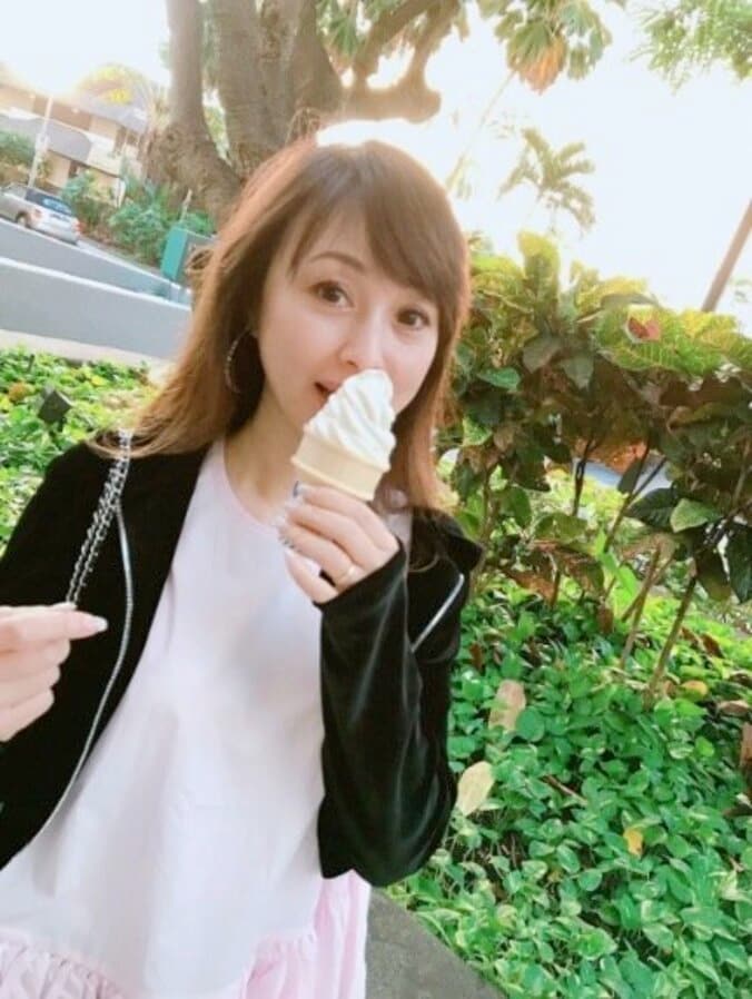 渡辺美奈代、ハワイのセブンで“セルフソフトクリーム”「なかなか上手に出来ました！」 1枚目