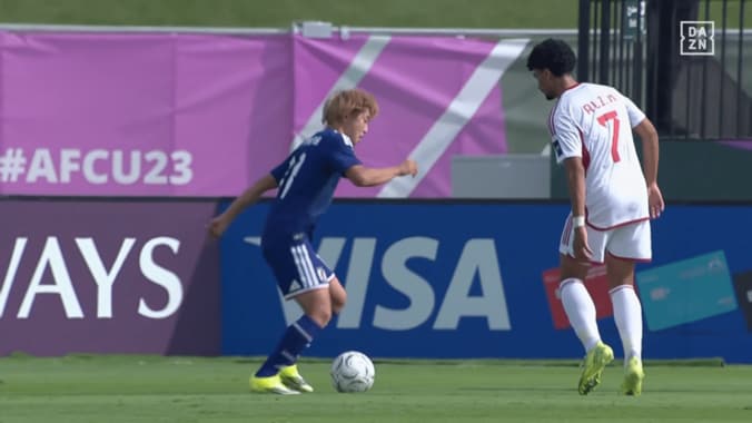 「三笘っぽい！」日本代表FWの“衝撃ドリブル”が話題「そこ浮かせて間を割るのか」横山夢樹が敵2人を一気にぶち抜いた瞬間【U23アジアカップ】 3枚目