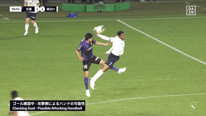 【写真・画像】SNS騒然！「ギリアウトでは笑」岡山GKが疑惑の“曲芸ハンド回避”「絶対キャッチしたまま出ただろw」「上手いね」微妙すぎる一部始終にファン注目　1枚目