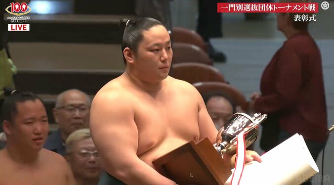 表彰式に臨んだ三田