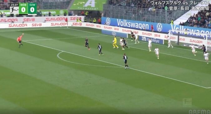 「めっちゃ飛ぶやん！」ブレーメンGK長田澪、美しすぎる“高精度ロングフィード”炸裂「超上手いな」局面を変える“一撃必殺のパントキック” 2枚目