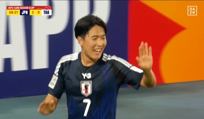 「完璧な動きだ」U-20日本代表エースの“圧巻ダイレクトショット弾”にファン大興奮！ 佐藤龍之介に「うまい！」「有言実行」など称賛の声 4枚目