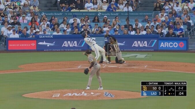 顔面付近への危険球に大谷も思わずのけぞる