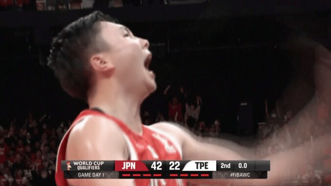 「もう漫画だ」富永啓生、残り３秒で“神業ディープスリー”炸裂！「お祭り騒ぎ」「本当に美しい」２Ｑ連続のブザービーターが話題【バスケ日本代表】 5枚目