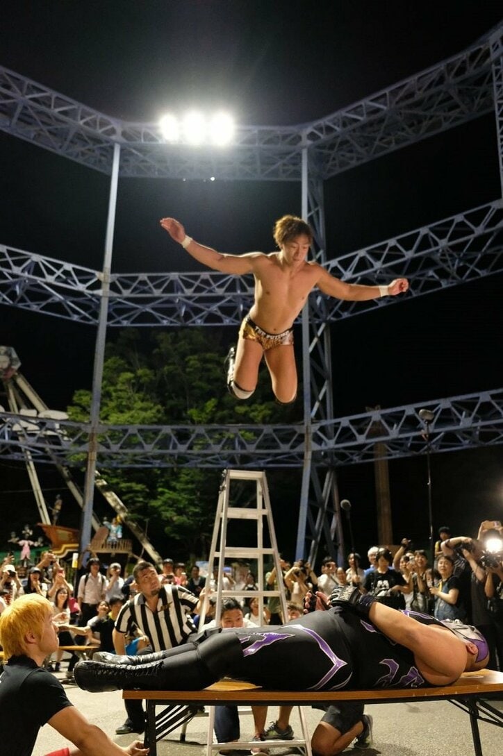 赤井沙希の「死亡確認」 DDT路上プロレス・塊!!男色塾、やりすぎくらいがちょうどイイ!