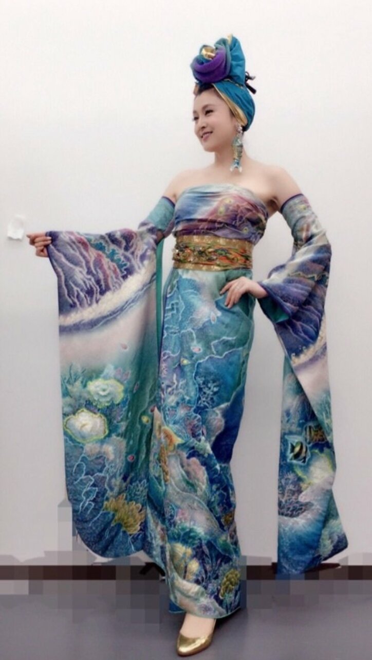 写真 画像 藤原紀香 女神のようなド派手ドレスが話題に 小林幸子を超えた との声も 1枚目 話題 Abema Times