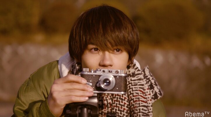 眠る芽衣（飯豊まりえ）のおでこに優しくキス…航太（佐野勇斗）の切なぎる決断に視聴者涙　「僕だけが17歳の世界で」第7話