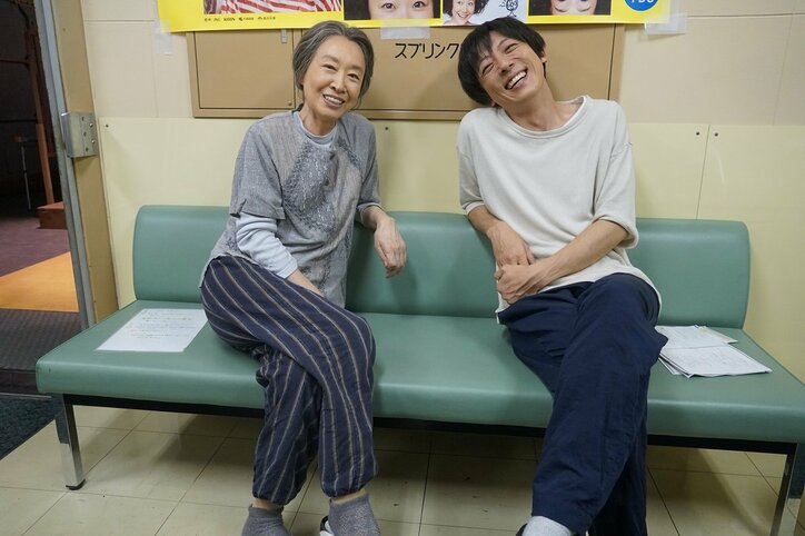 三田佳子 凪のお暇 で休憩中の高橋一生と2ショット 和気あいあいです 話題 Abema Times