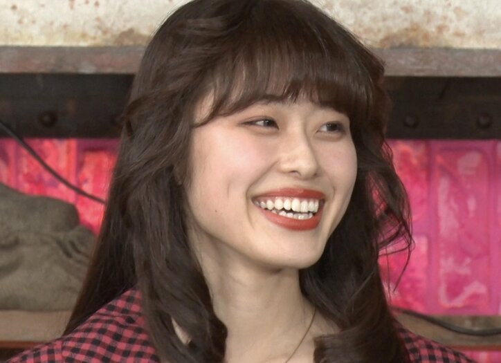 【写真・画像】昭和オタクの23歳美女、昭和を完全再現した自宅を公開！2000着の衣装部屋も　1枚目