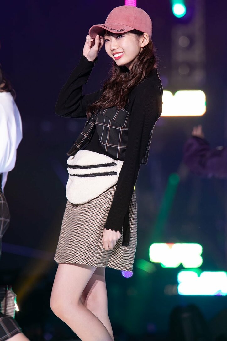 けやき坂46高本彩花が投げキッスで客席魅了、『TGC』でランウェイデビュー