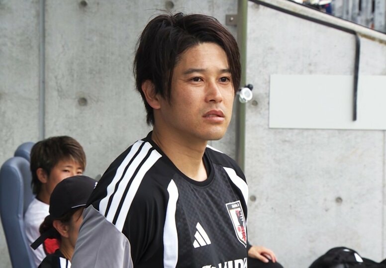 内田篤人コーチが「引いちゃってる」谷川萌々子の“弾丸ゴラッソ”になでしこベンチ唖然！「なんだそりゃって顔」ファン反応