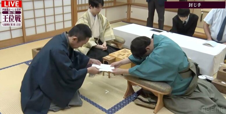 挑戦者・伊藤匠二冠が86手目を封じる 藤井聡太王位との“登別対局”は時間大差も形成互角のまま2日目へ／将棋・王位戦第3局