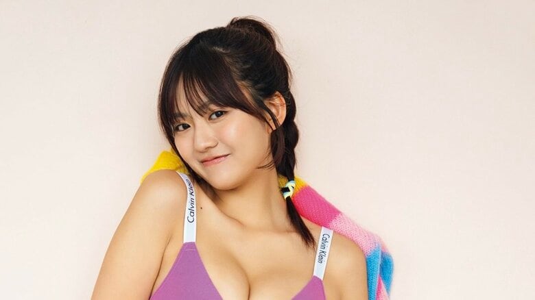 “ミスマガ”豊田ルナ、真冬に“ぬくもり”与えるグラビア”で魅了 『FLASH』登場