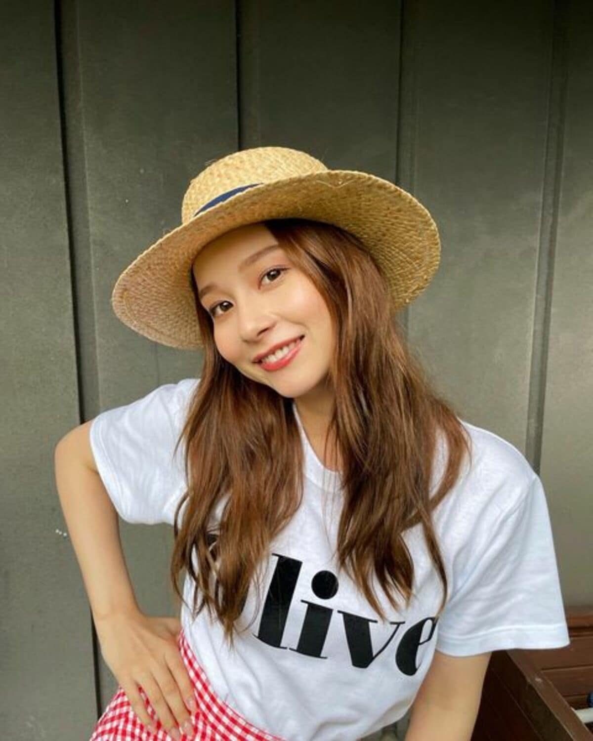 Niki、夏らしい“麦わら帽子姿”を披露 「格段と可愛くて驚いた」「参り