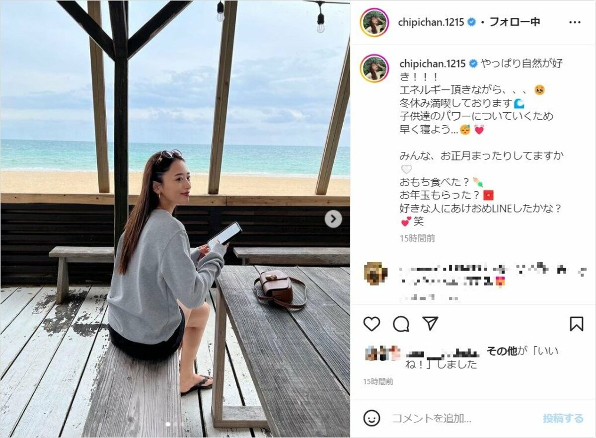 近藤千尋、青い海をバックに美脚が目を引く“ラフコーデ”披露「可愛すぎ