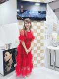渡辺美奈代、真っ赤なシースルードレス姿のオフショットを公開 「お綺麗ですね」「とってもかわいいです」などの声