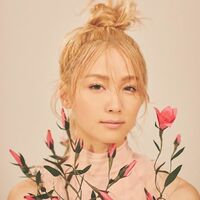 Dream Ami『恋のつぼみ』ジャケット写真を公開しファン絶賛「大人っぽい！素敵」「ピンクが世界一似合いますね」