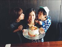 安田美沙子『ケーキのプレゼント。。』