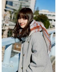 佐々木希の撮影中のオフショットにファン悶絶「陽射しより眩しい可愛さ」「笑顔が素敵」