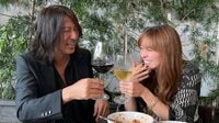 “結婚18年”岩堀せり&TAKURO 笑顔溢れる2ショット
