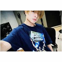 「国宝イケメン過ぎる件」白濱亜嵐、金髪ストレートヘアのスタジオオフショットにファン悶絶