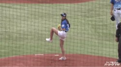 「神スイング」グラドル・稲村亜美　始球式で100キロ超えをマークして話題に