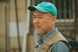 マキタスポーツはただの釣り人じゃなかった！ 意外な“正体”に「えっ！？」「このおじさんも」「なんと！」の反響 『バカンスの法則』第5話